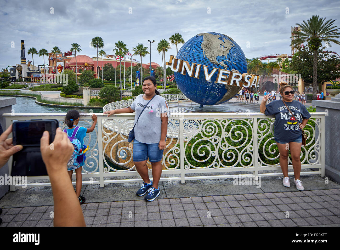 Universal Studios landmark globe all'entrata in Orlando Florida Foto Stock