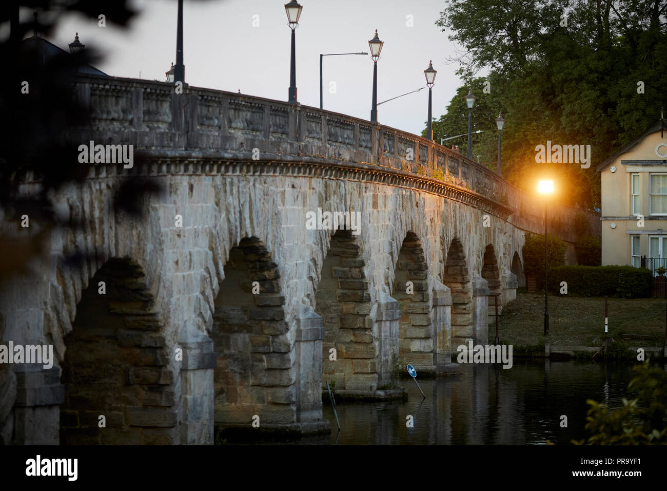 Bath Road ponte che attraversa il fiume Tamigi in Maidenhead un mercato comune in Berkshire Foto Stock