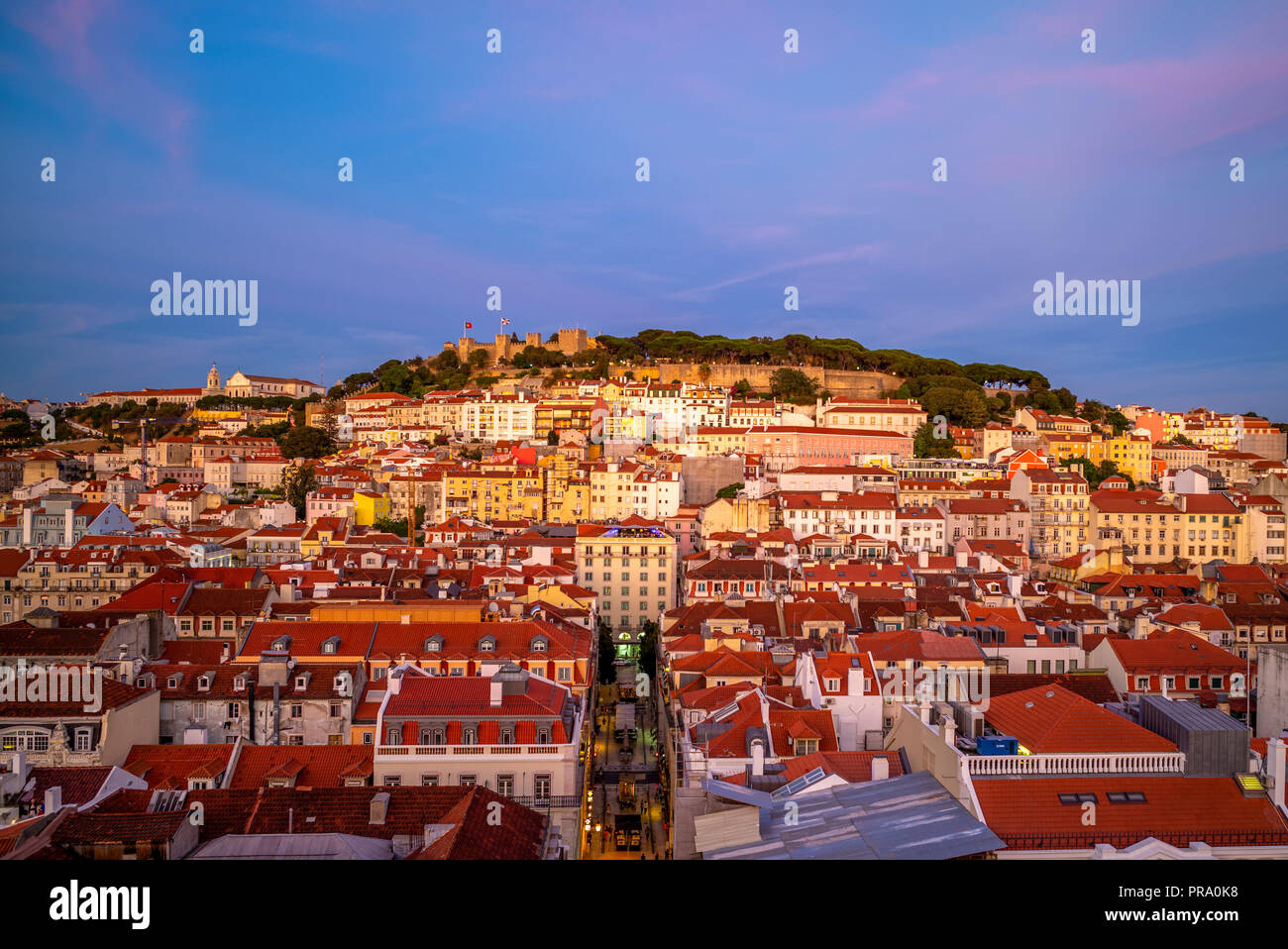 Skyline di Lisbona e Saint George Castle Foto Stock