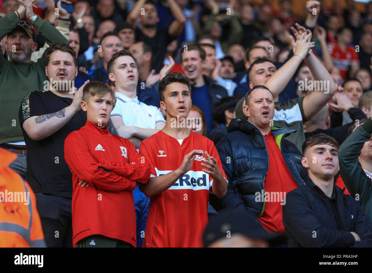 Il 29 settembre 2018, KCOM Stadium, Hull , Inghilterra; Sky scommessa campionato, Hull City v Middlesbrough ; Middlesbrough ventole volto nella folla Credito: Mark Cosgrove/News immagini English Football League immagini sono soggette a licenza DataCo Foto Stock