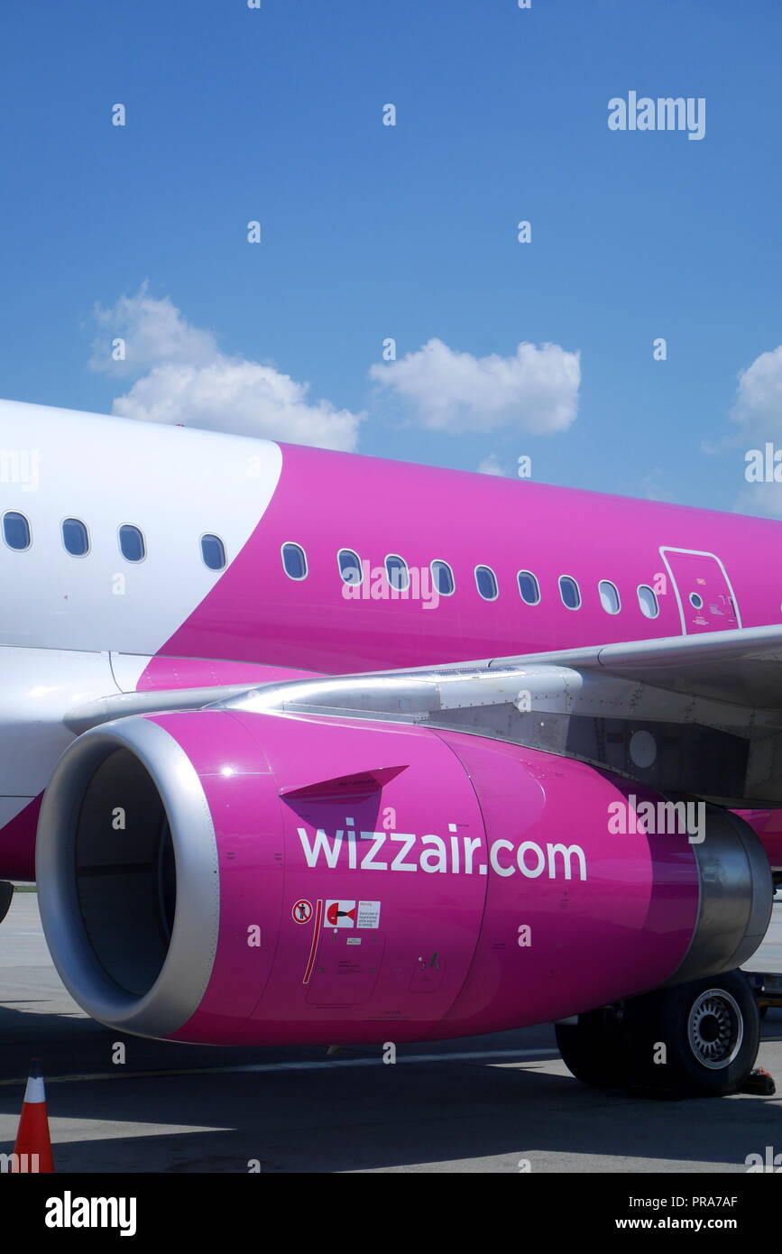 Wizz Air A320 200 su asfalto a Budapest Ferihegy aeroporto, Ungheria Foto Stock