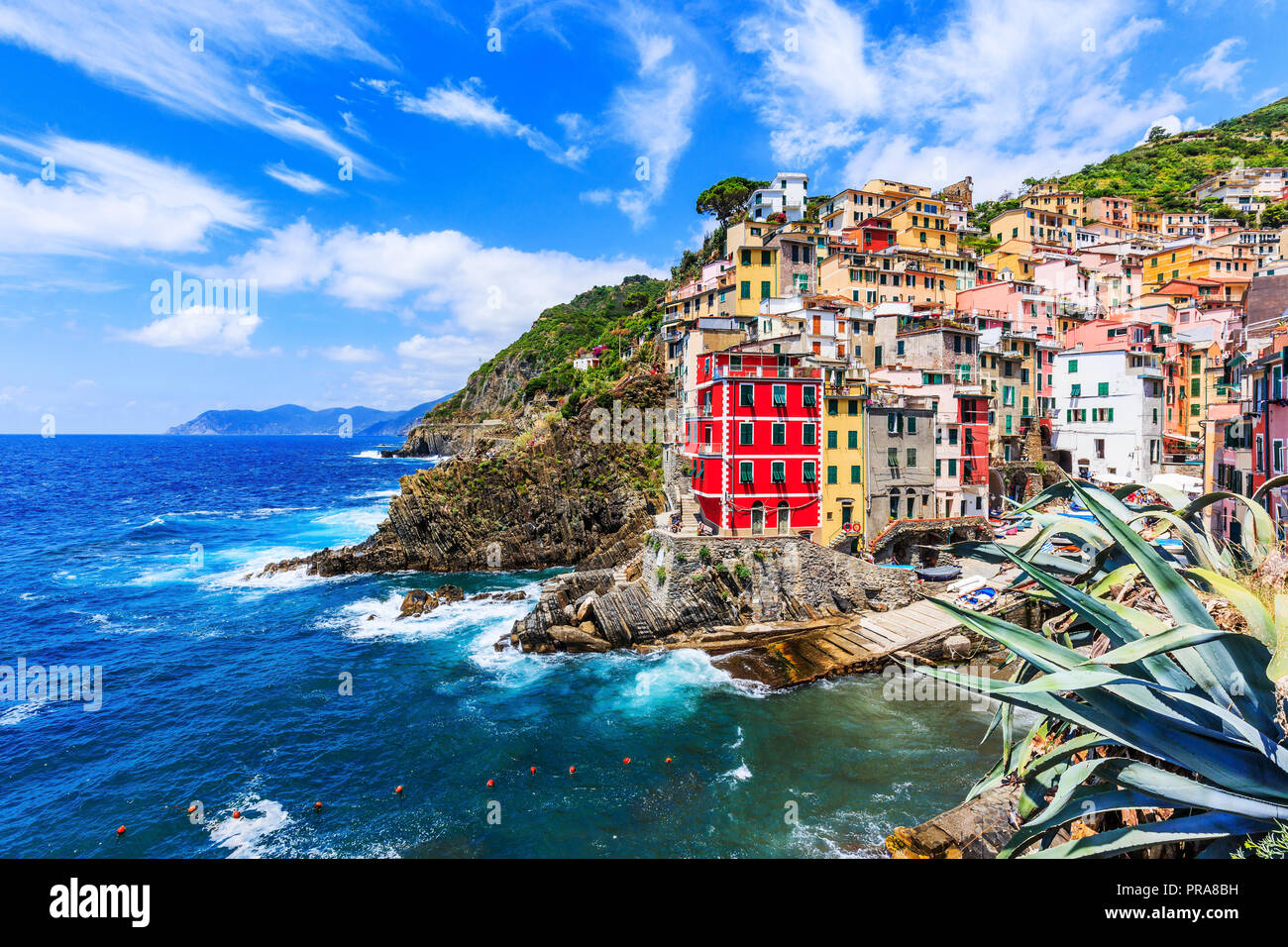 Le Cinque Terre Riomaggiore. Villaggio di Pescatori nel Parco Nazionale delle Cinque Terre, Italia. Foto Stock