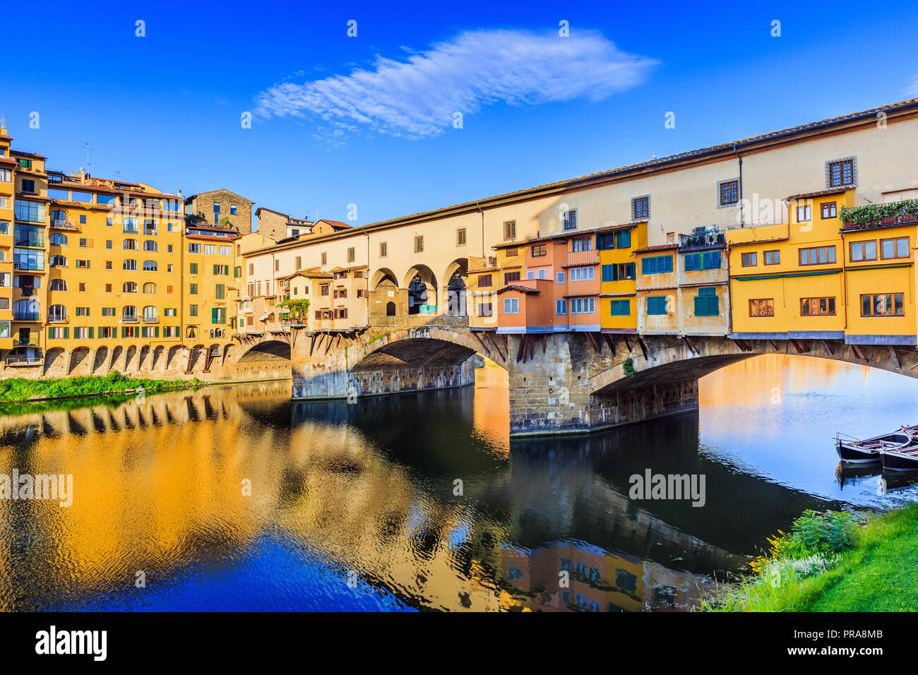 Firenze, Italia. Ponte Vecchio ponte sul fiume Arno. Foto Stock