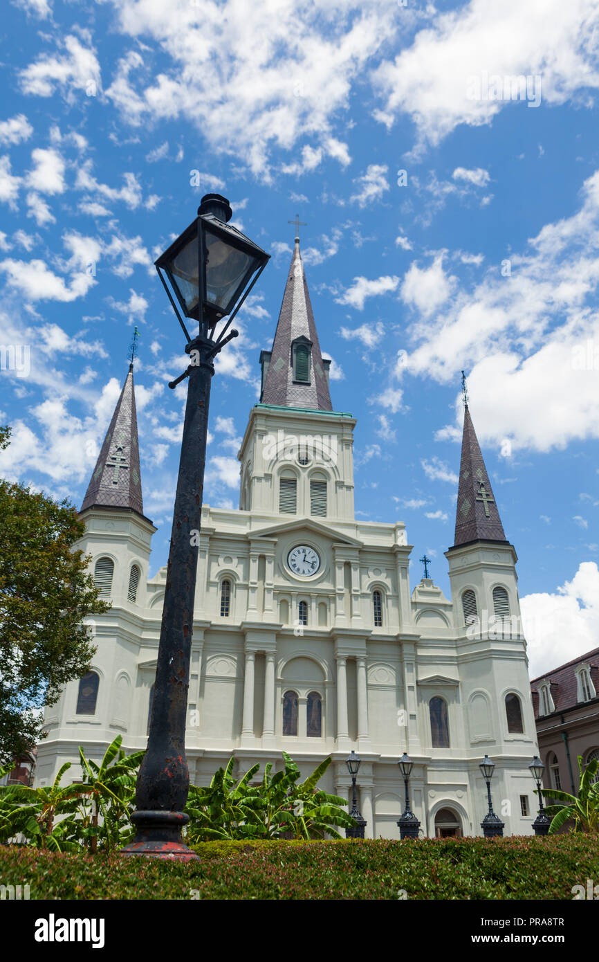 Cattedrale di San Louis, come si vede da Jackson Square, New Orleans, Louisiana, Stati Uniti d'America. Foto Stock