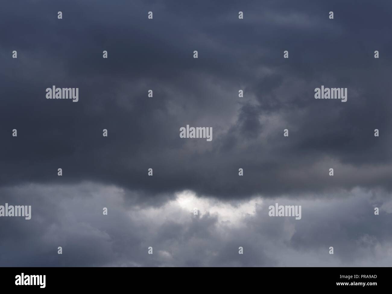 Tuoni e nuvole di tempesta si avvicina, Brian Martin RMSF, file di grandi dimensioni Foto Stock