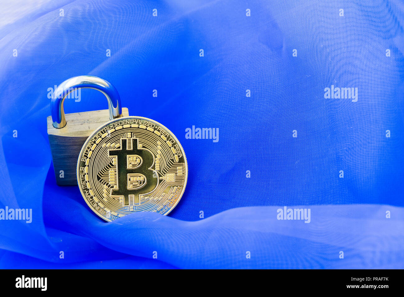 Un Bitcoin Cryptocurrency Bit digitale medaglia BTC valuta la tecnologia Internet Business concetto. Foto Stock