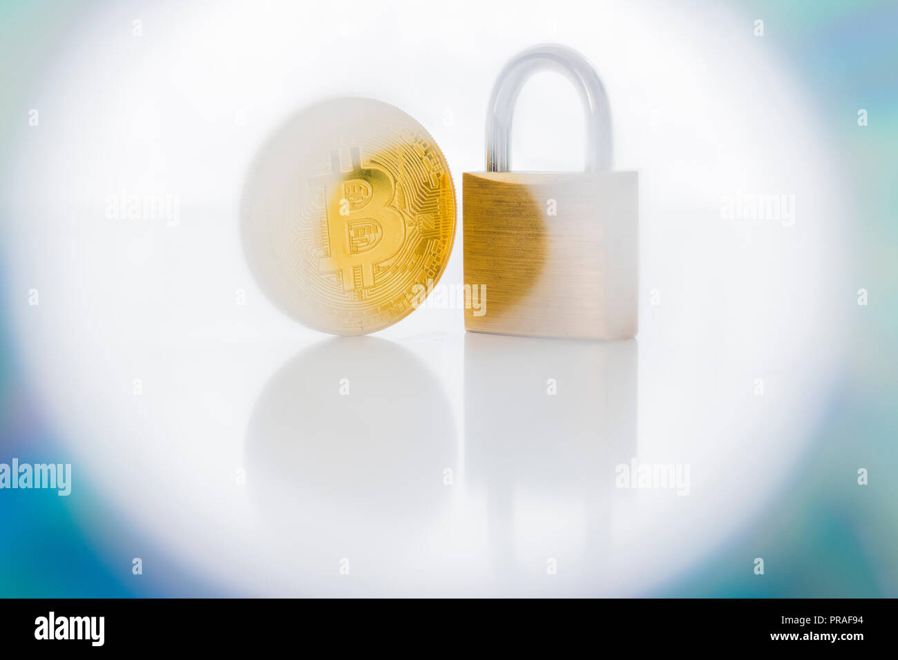 Un Bitcoin Cryptocurrency Bit digitale medaglia BTC valuta la tecnologia Internet Business concetto. Foto Stock