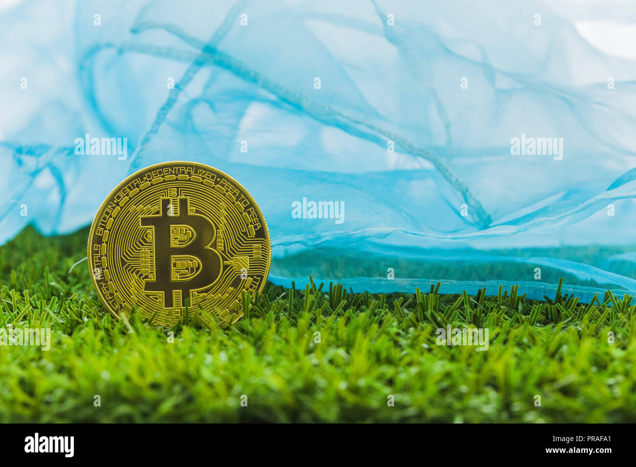 Un Bitcoin Cryptocurrency Bit digitale medaglia BTC valuta la tecnologia Internet Business concetto. Foto Stock