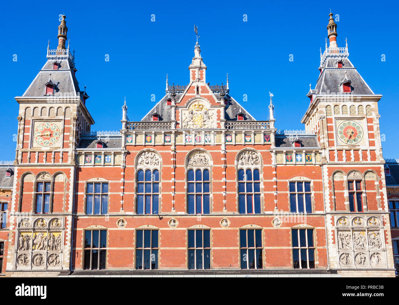 La Stazione Centrale di Amsterdam Amsterdam Stazione ferroviaria Centrale di Amsterdam Amsterdam Olanda Paesi Bassi EU Europe Foto Stock