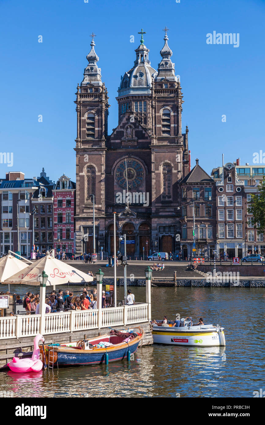 Amsterdam chiesa di Saint Nicholas Prins Hendrikkade da Amsterdam canal centrale Amsterdam Holland Olanda UE Europa Foto Stock