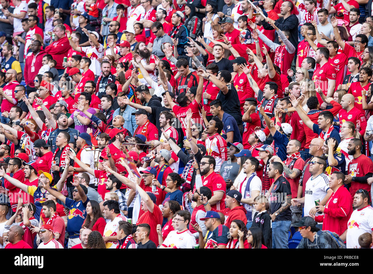 Harrison, Stati Uniti. Il 30 settembre, 2018. Ventole reagisce durante il normale gioco MLS tra Atlanta United FC e Red Bulls in Red Bull Arena Red Bulls ha vinto 2 - 0 Credito: Lev Radin/Pacific Press/Alamy Live News Foto Stock