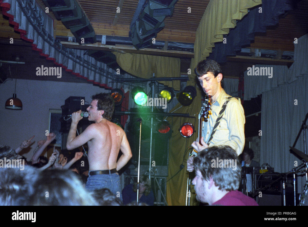 Dead Kennedys si esibisce al Paddock, Harpole, Northamptonshire, il 1 ottobre 1980. Foto Stock