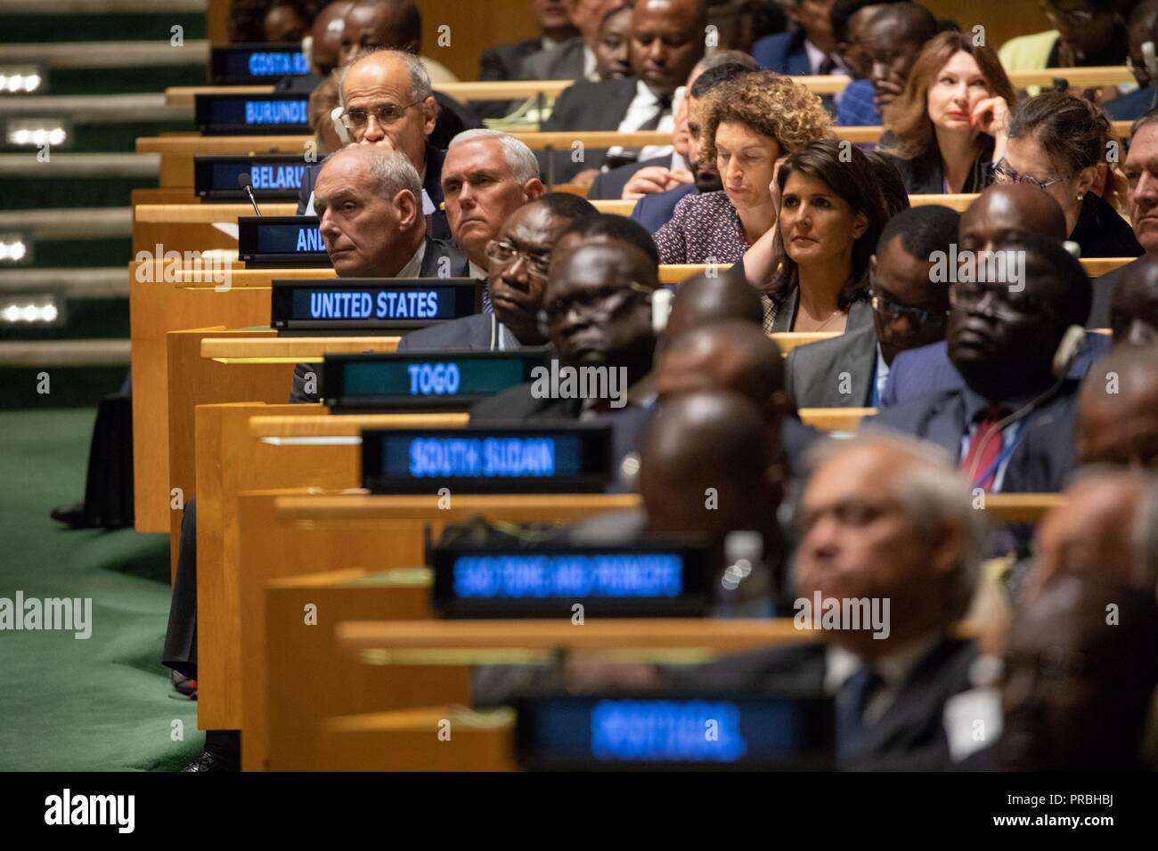 U.S Vice Presidente Mike Pence, U.S. Amb. all'ONU Nikki Haley, Segretario di Stato Mike Pompeo e capo del personale gen. John Kelly, per ascoltare il presidente Donald Trump indirizzo la 73a sessione dell'U.N. Assemblea generale presso la sede delle Nazioni Unite di settembre 25, 2018 a New York, New York. Foto Stock