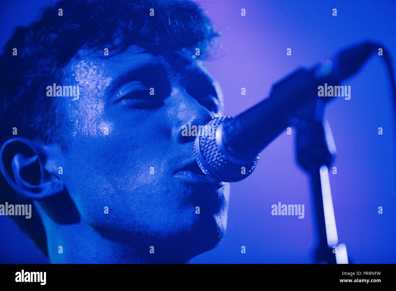 Danimarca Copenhagen - Dicembre 6, 2017. Il cantante inglese, cantautore e multistrumentista King Krule esegue un concerto dal vivo a VEGA in Copenhagen. (Photo credit: Gonzales foto - Kasper Maansson). Foto Stock