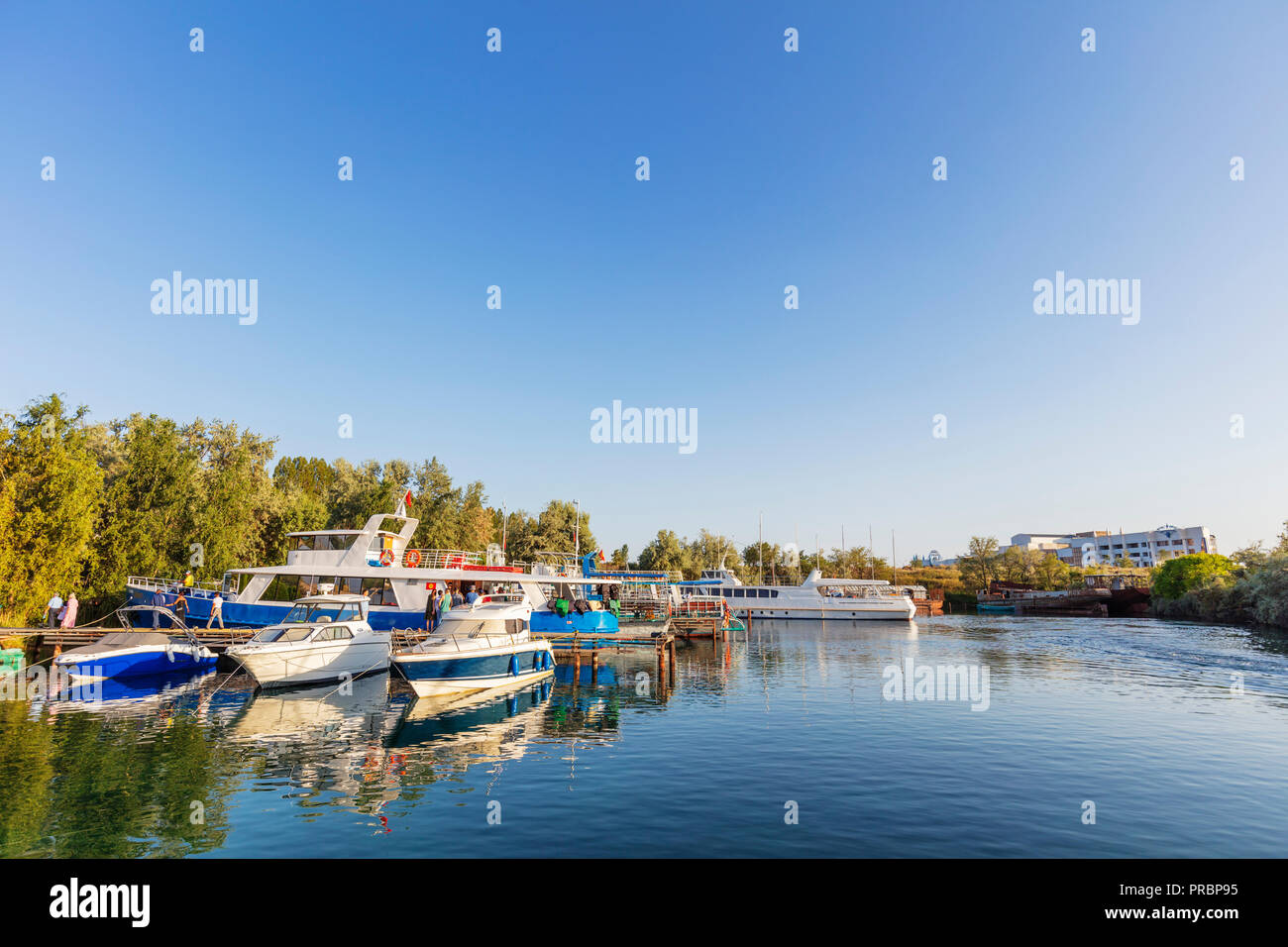 In Asia centrale, il Kirghizistan, il lago Issyk Kol, Cholpon Ata yacht club Foto Stock