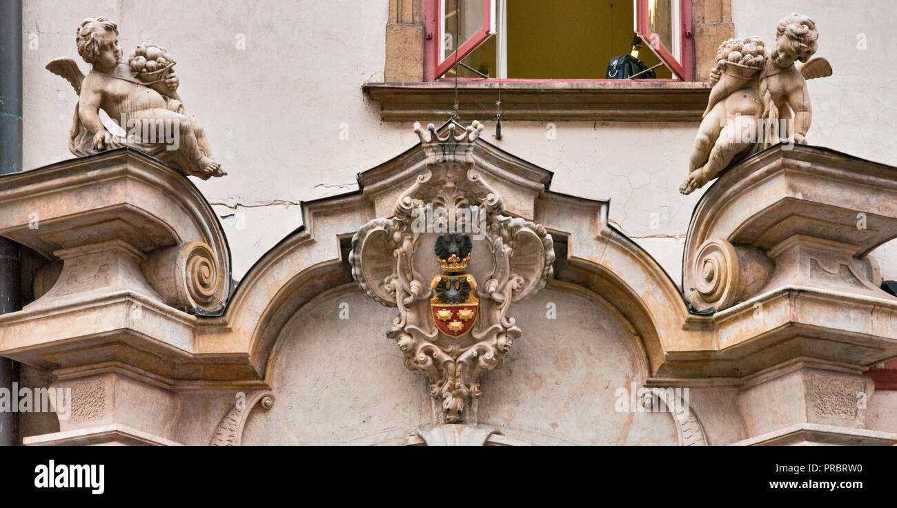 Il portale barocco a costruire nella città vecchia di Cracovia in Polonia  Foto stock - Alamy