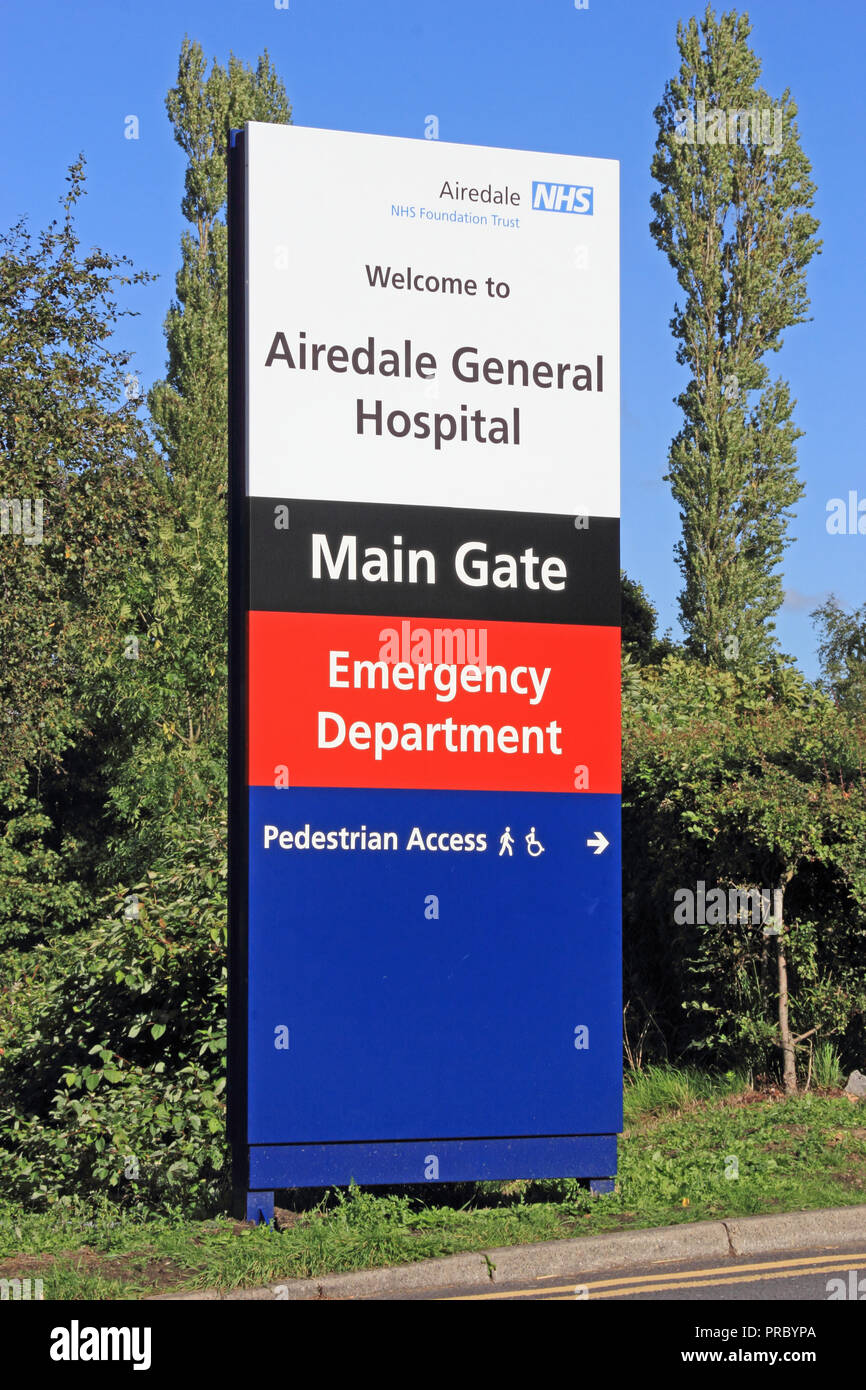 Firmare all'entrata Airedale General Hospital, Steeton, West Yorkshire Foto Stock