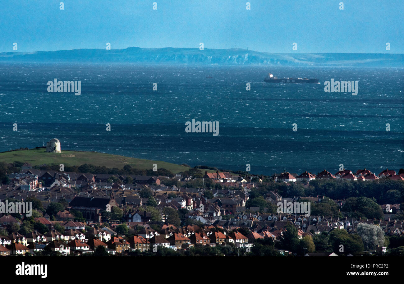 Folkestone Inghilterra al cappuccio Gris-Nez in Francia. Settembre 2018 così vicino ma così lontano come il dibattito Brexit boati su...questa vista mostra la divisione tra i Foto Stock