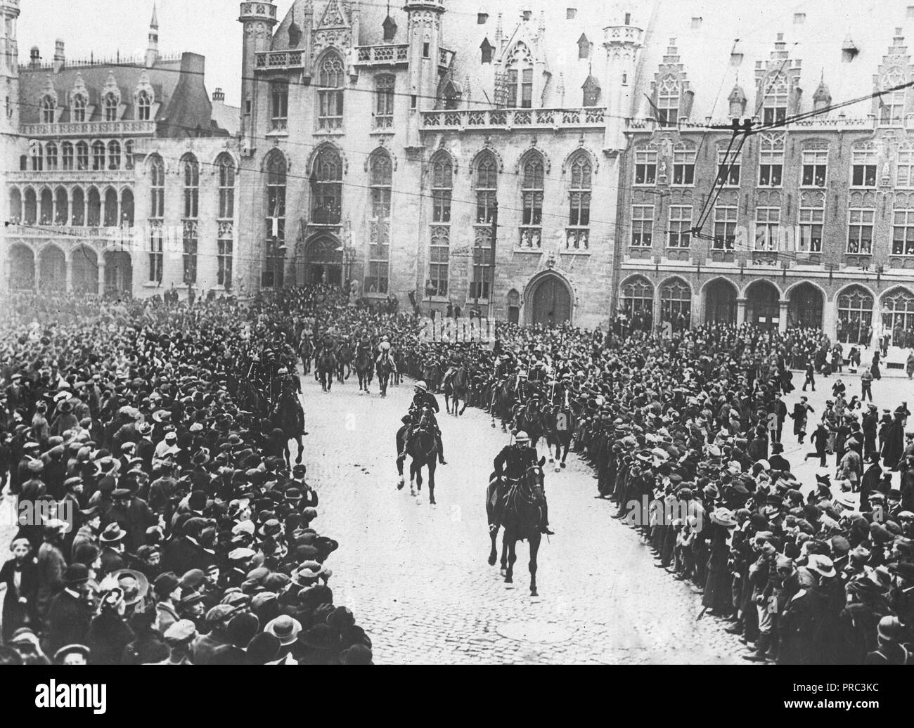 1918 - Belgio - Prime foto di entrata della coppia reale in Bruges Foto Stock