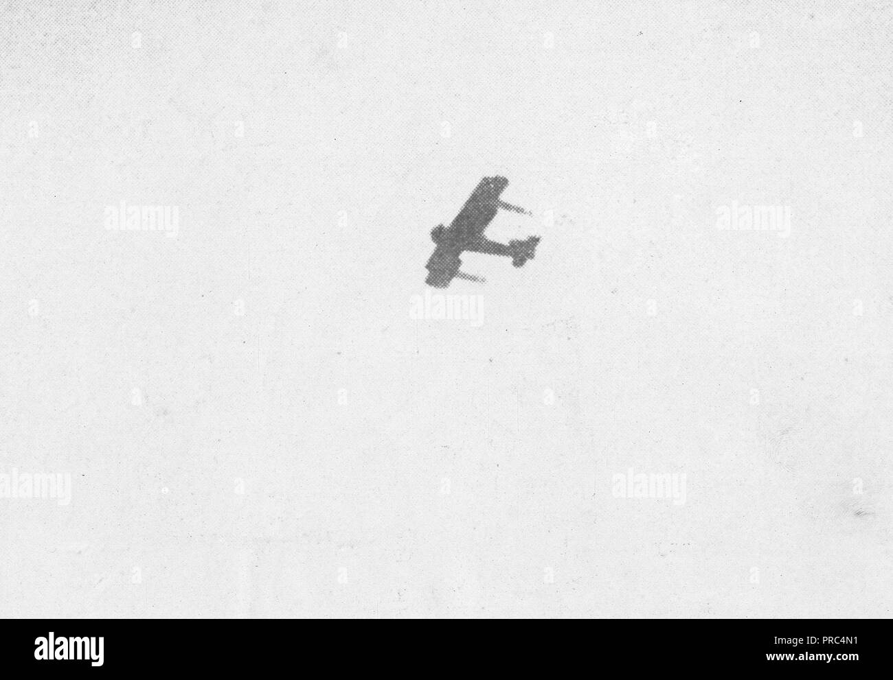 1918 - Francese trasporto aereo Germania armistizio restituire la delega a mare. Questa notevole fotografia mostra un aereo francese con due bandiere bianche battenti dalle sue ali, portante il capitano tedesco Von Geyer torna alla Spa, il quartier generale tedesco con il testo dell'Armistizio termini Foto Stock