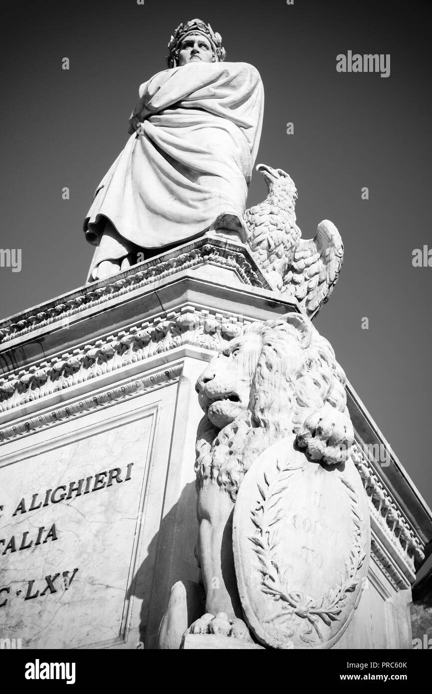 Dante Alighieri statua in piazza Santa Croce a Firenze Foto Stock