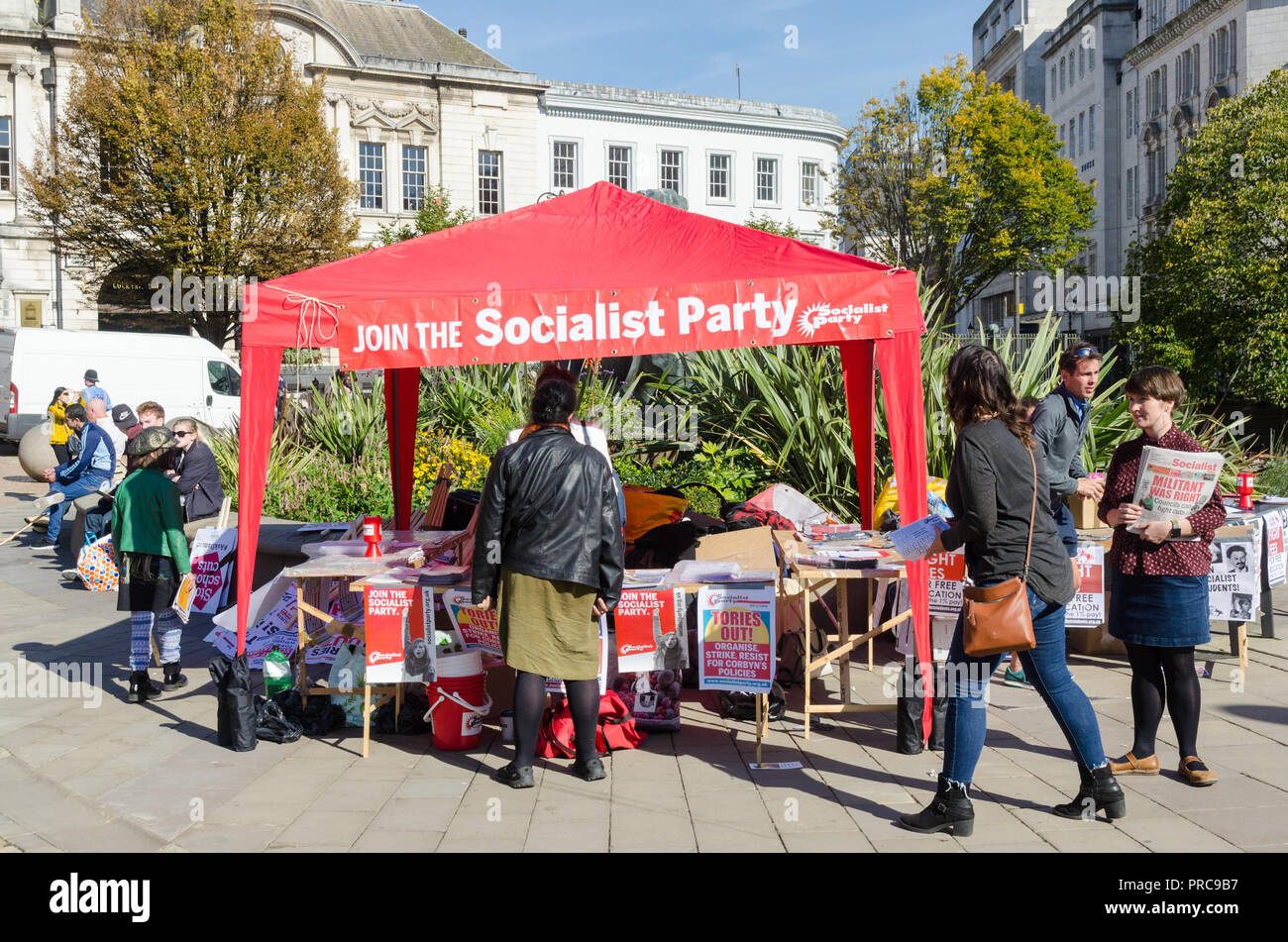 Il Partito Socialista di stand in Victoria Square, Birmingham durante il Congresso del Partito Conservatore di 2018 Foto Stock