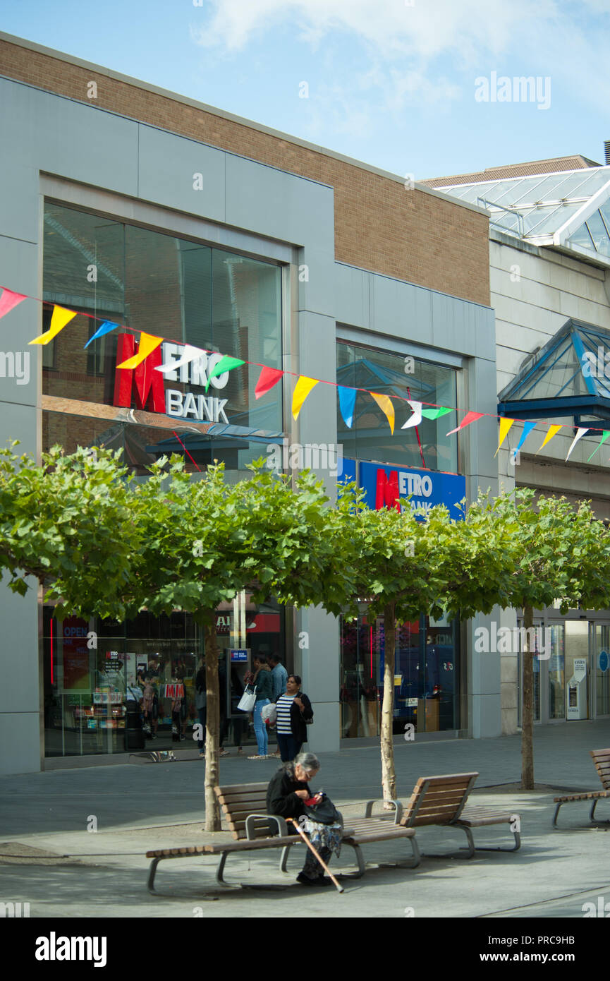 Metro filiale di banca a Harrow NW Londra Foto Stock