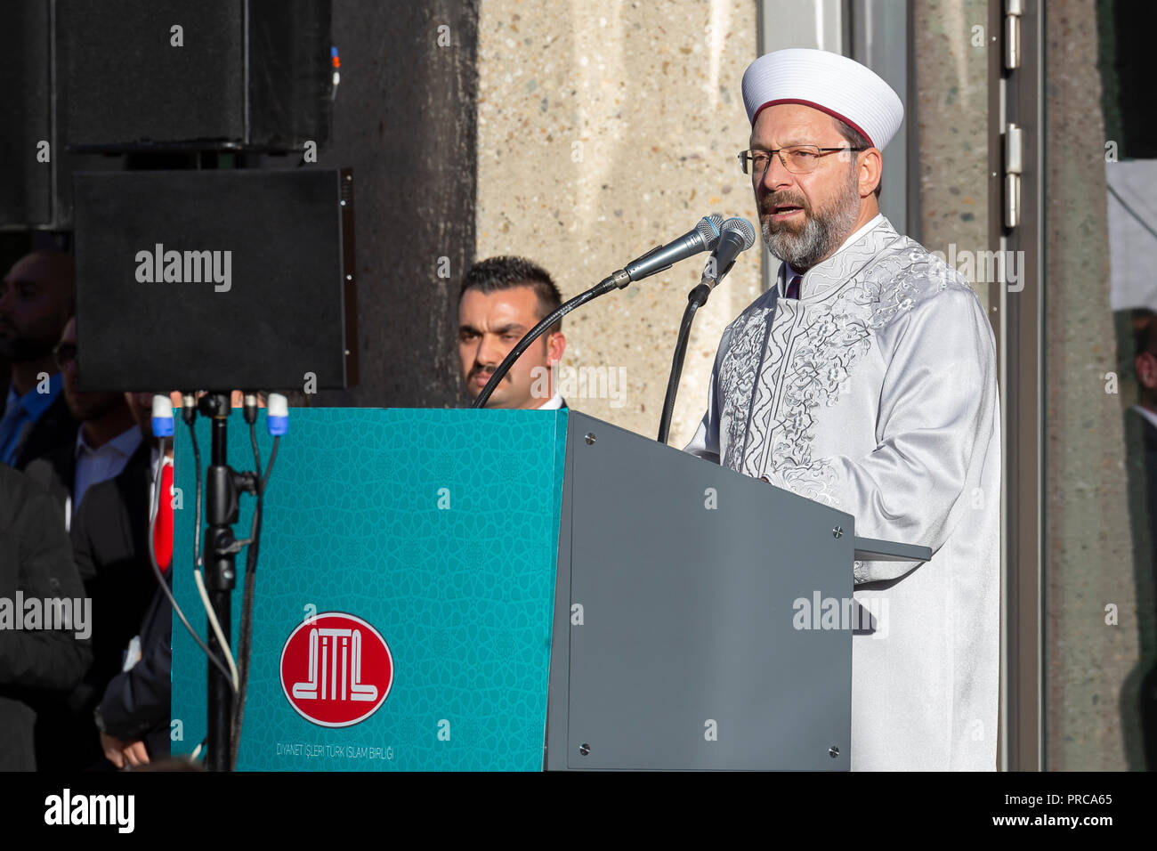 Imam Ali Erbas durante la cerimonia di apertura della Moschea centrale di Colonia Foto Stock