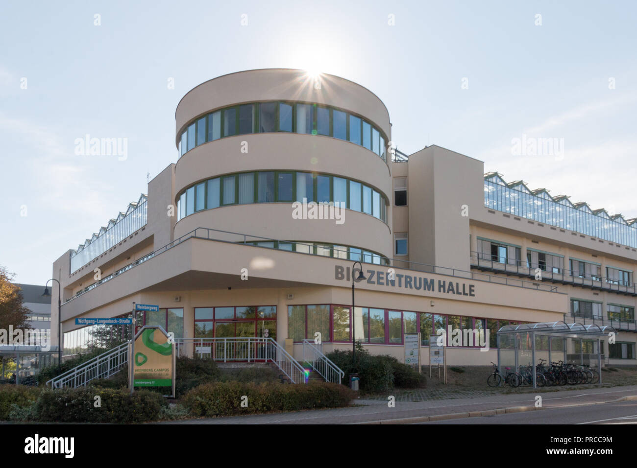 Halle, Germania - 18 Settembre 2018: vista del centro di Biotecnologia sulla vigna campus a Halle, Germania. Foto Stock