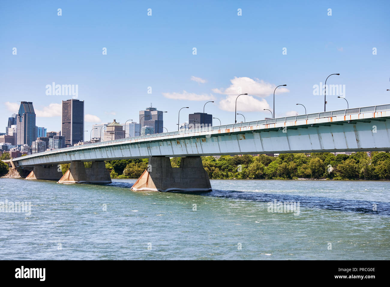 Montreal, Canada - Giugno 2018: Pont de la Concorde ponte sul fiume San Lorenzo a Montreal, Quebec, Canada. Foto Stock
