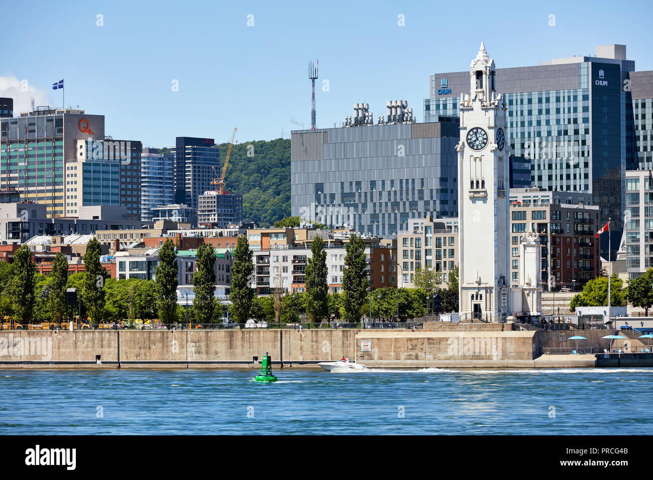 Vista della città di Montreal, la torre dell orologio e il fiume San Lorenzo a Montreal, Quebec, Canada. Foto Stock