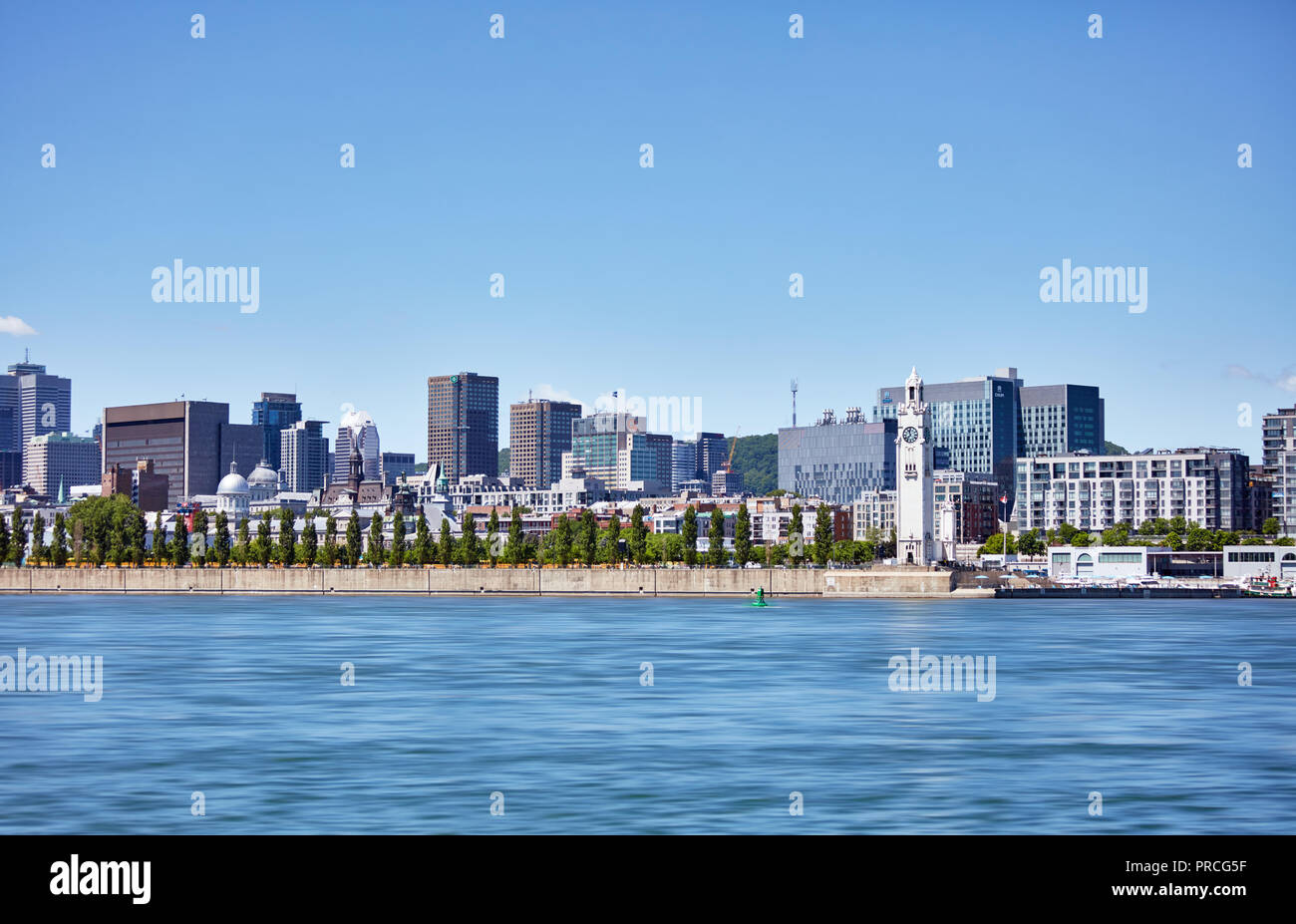 Vista della città di Montreal, la torre dell orologio e il fiume San Lorenzo a Montreal, Quebec, Canada. Foto Stock