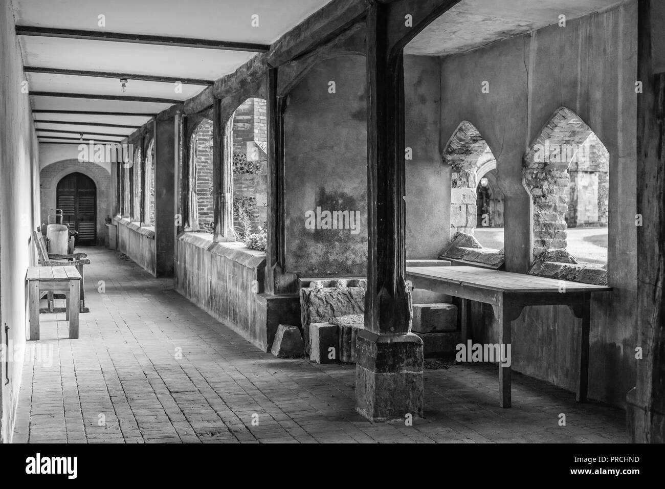 Architettura medievale, monocromatica dell Ospedale di Santa Croce e almshouse edifici a Winchester, Hampshire, Inghilterra, Regno Unito Foto Stock