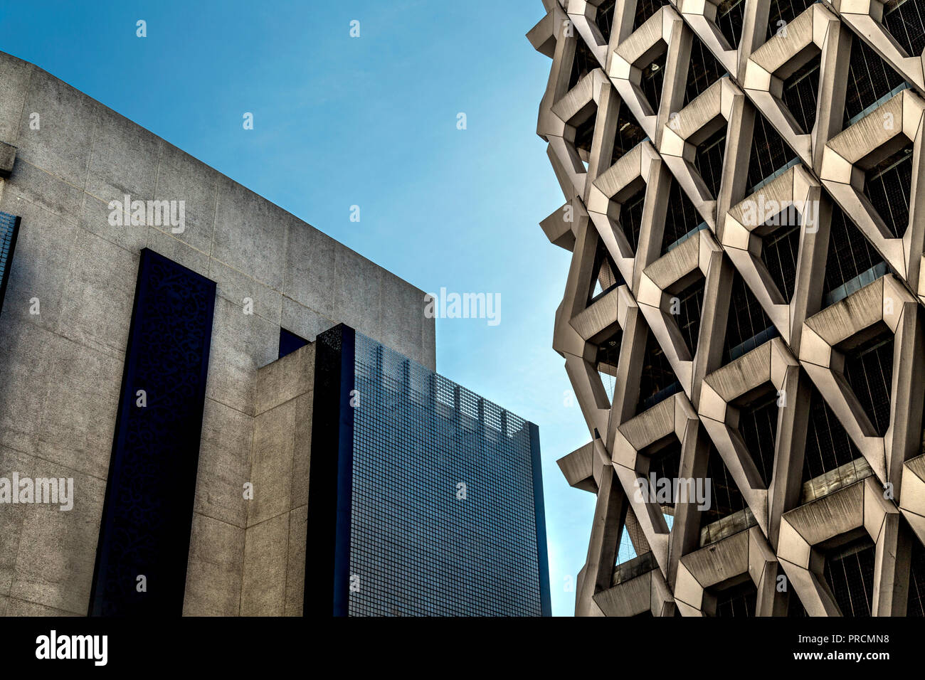 Architettura attorno a Oxford Street, il dettaglio di un stile Brutalist edificio (Welbeck Street Car Park a Londra, Regno Unito) Foto Stock