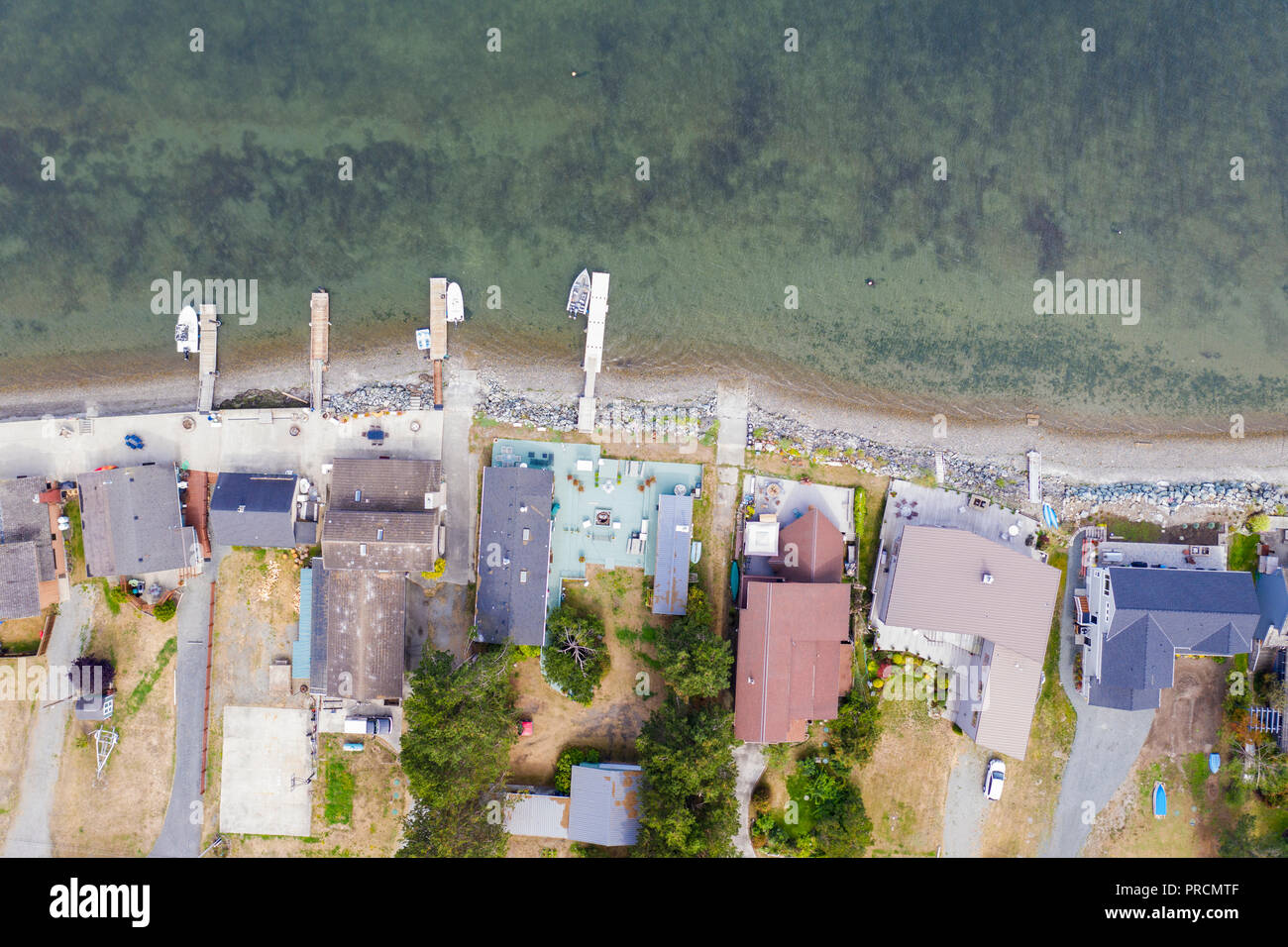 Vista aerea di case accanto all'oceano in America del Nord Foto Stock