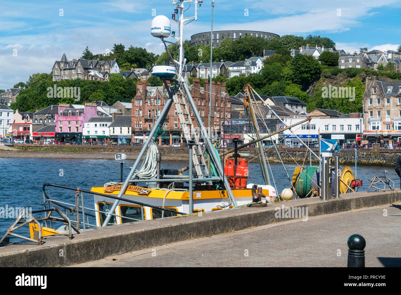 Oban Bay e il lungomare, negozi, Argyll and Bute, Regno Unito Scozia Foto Stock