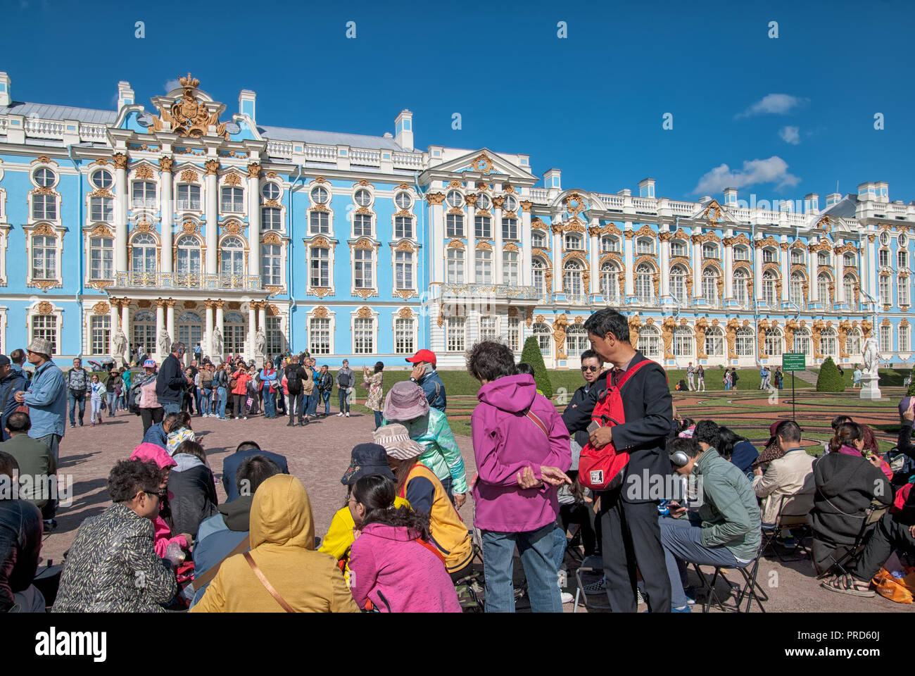 Carskoe Selo, San Pietroburgo, Russia - Agosto 22, 2018: Molte persone attendere per entrare al Palazzo di Caterina nel Museo di Stato Preseve Foto Stock