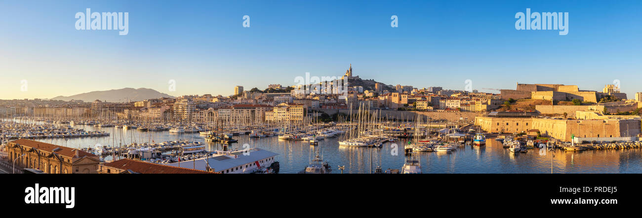 Marsiglia Francia, vista aerea panorama dello skyline della città a Vieux Port Foto Stock