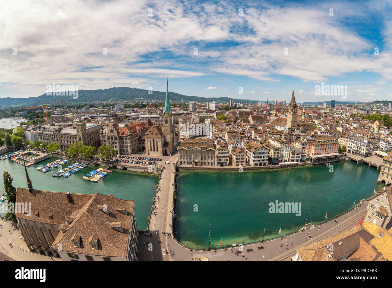 Zurich Svizzera, vista aerea dello skyline della città da Grossmunster Foto Stock