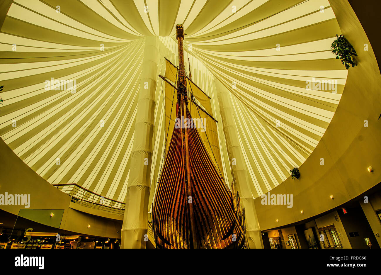 La nave vichinga hjemkomst all'Heritage Hjemkomst Interpretive Center, Minnesota. Foto Stock