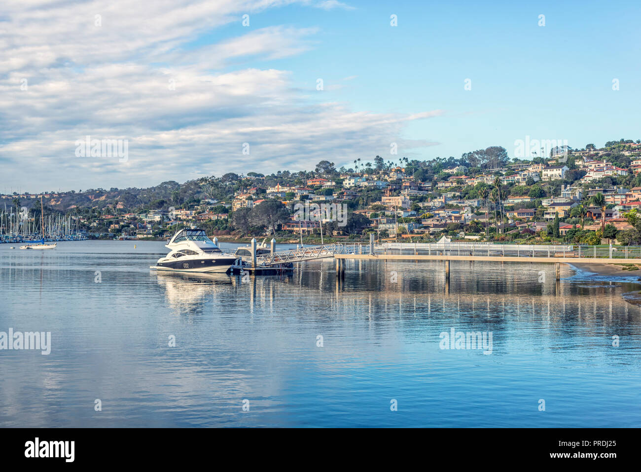 San Diego, California, Stati Uniti d'America. Questa è una parte del porto di San Diego e una zona residenziale in comunità di Point Loma. Foto Stock