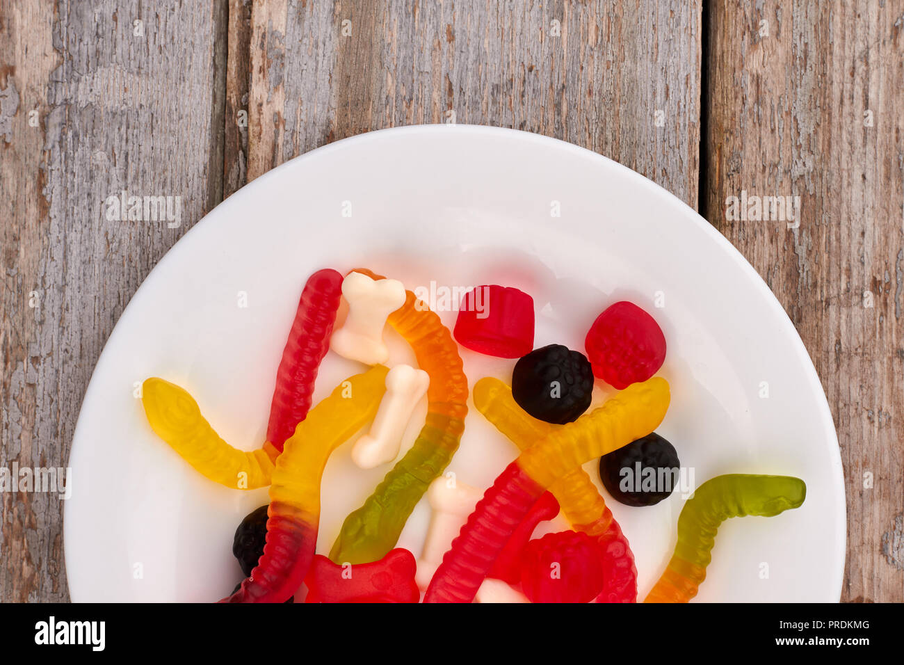 Gelatina di assortite caramelle sulla piastra. Foto Stock
