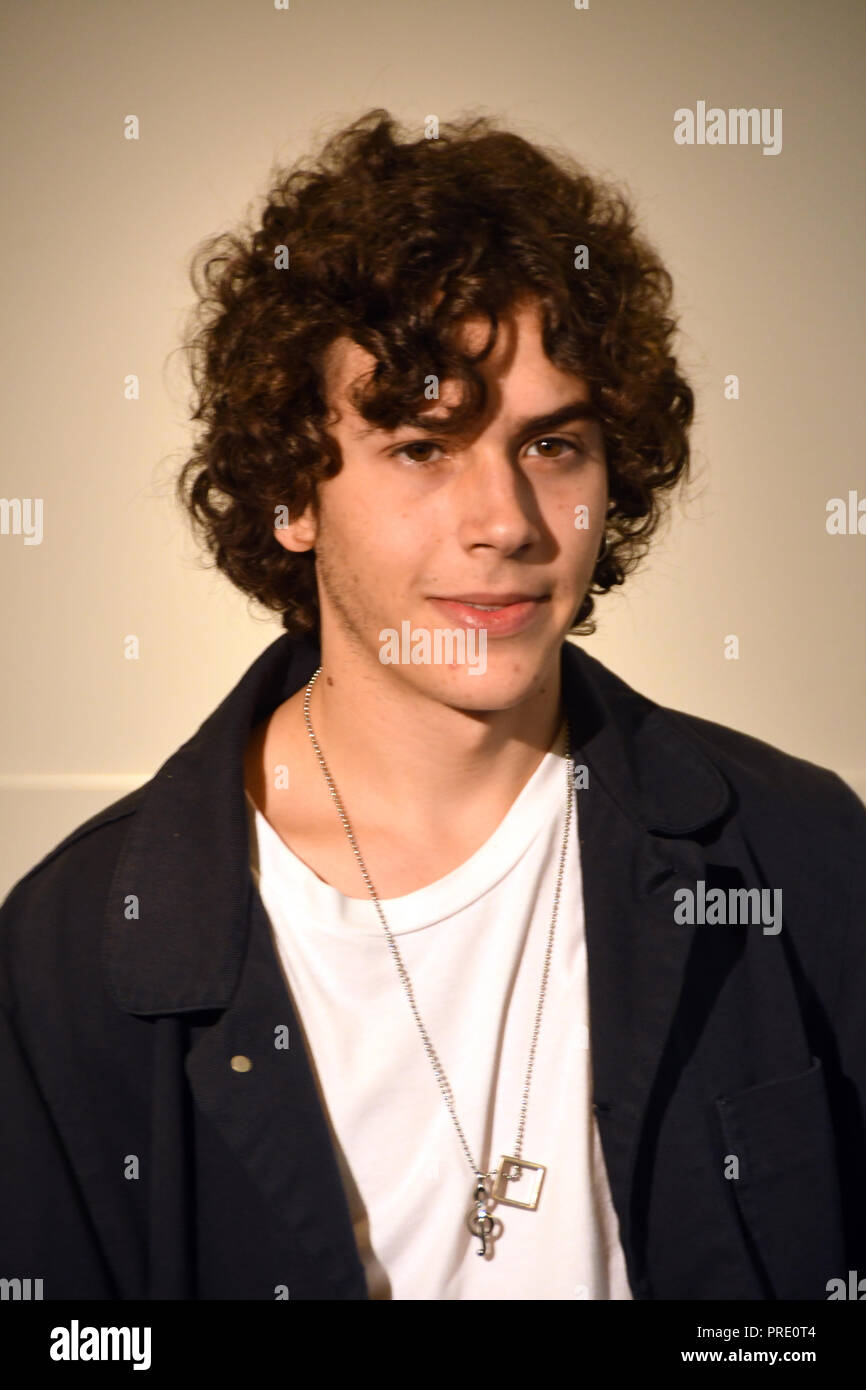 Roma 01 Ottobre 2018 - Hotel Visconti - Presentazione film NEMICO DELLE NAZIONI UNITE CHE TI VUOLE BENE Photocall Mirko trovato nel ruolo di Massimo Credito: Giuseppe Andidero/Alamy Live News Foto Stock