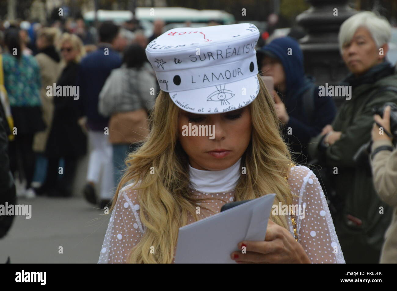 Parigi, Francia. 2 Ottobre, 2018. Settimana della moda di Parigi 2018. Contaminano Chanel. Il Grand Palais di Parigi, Francia. , . 10h30. Credito: Alphacit NEWIM/Alamy Live News Foto Stock