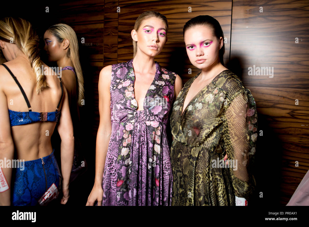 Londra, UK del 16 settembre 2018, modelli dietro le quinte Kolchagov Barba mostrano a me Strand Hotel, London Fashion Week SS/19. Mariusz Goslicki/Alamy Foto Stock