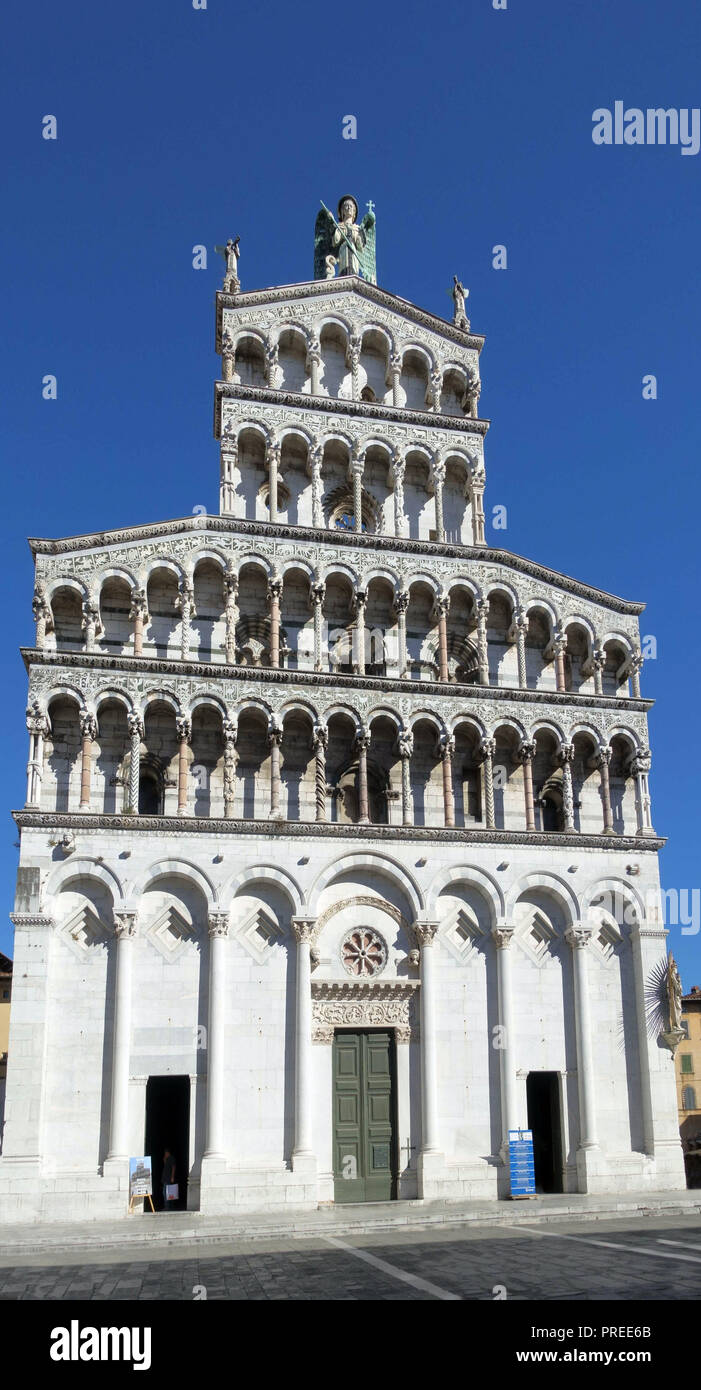 San Michele in Foro chiesa medievale di Lucca. Questo è un punto di riferimento in Toscana, Italia. Foto Stock