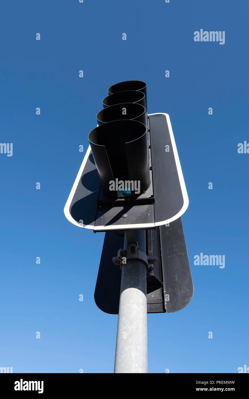 Immagine ritratto della Australian semaforo nel Nuovo Galles del Sud con un cielo blu senza nuvole sullo sfondo Foto Stock
