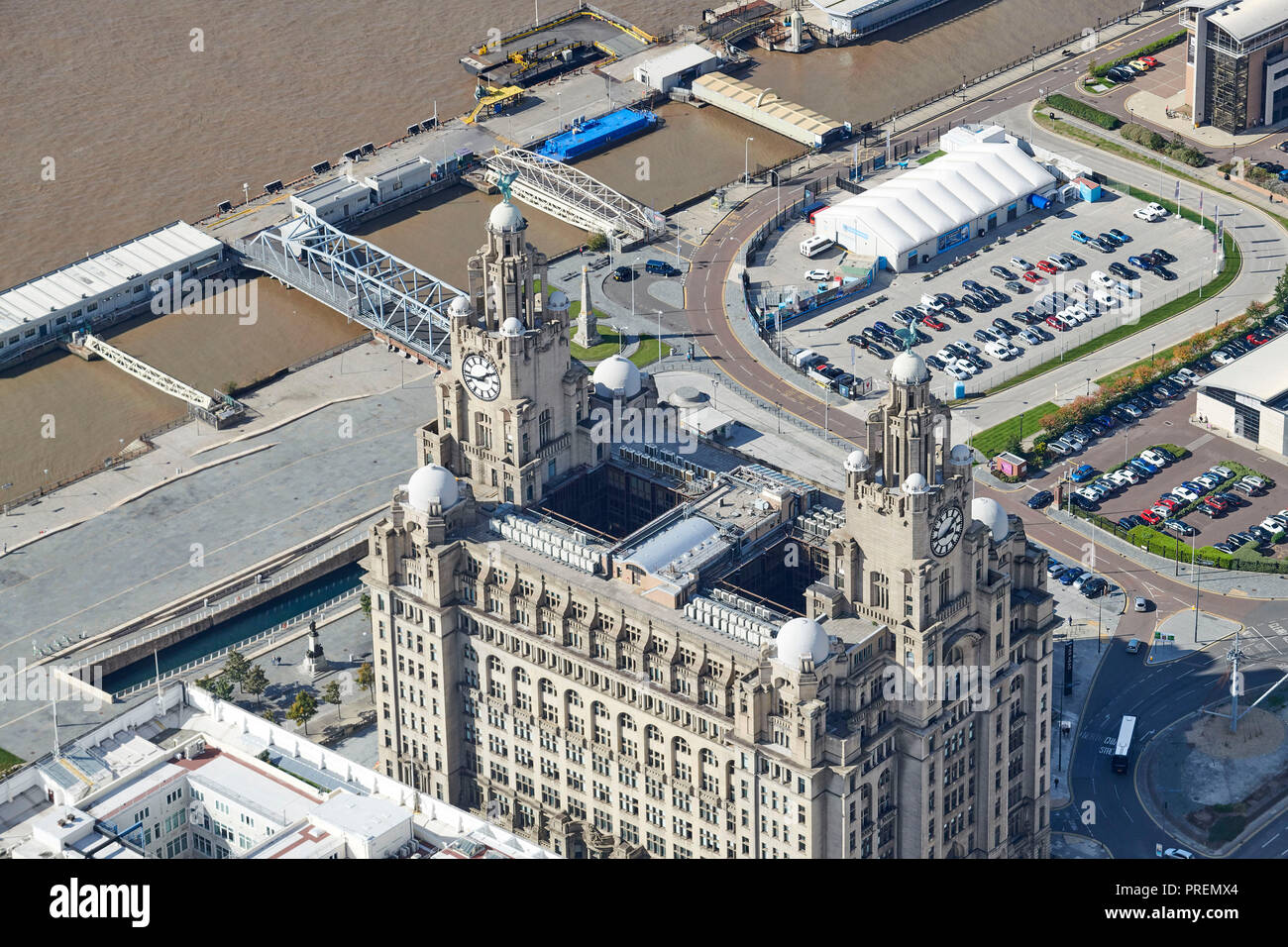 Una foto aerea dell'edificio di fegato, Liverpool, North West England, Regno Unito Foto Stock