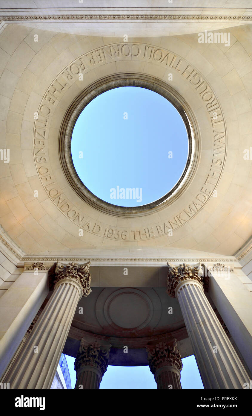 Angolo di Tivoli, Bank of England, Londra, Inghilterra, Regno Unito. Iscrizione sul soffitto Foto Stock