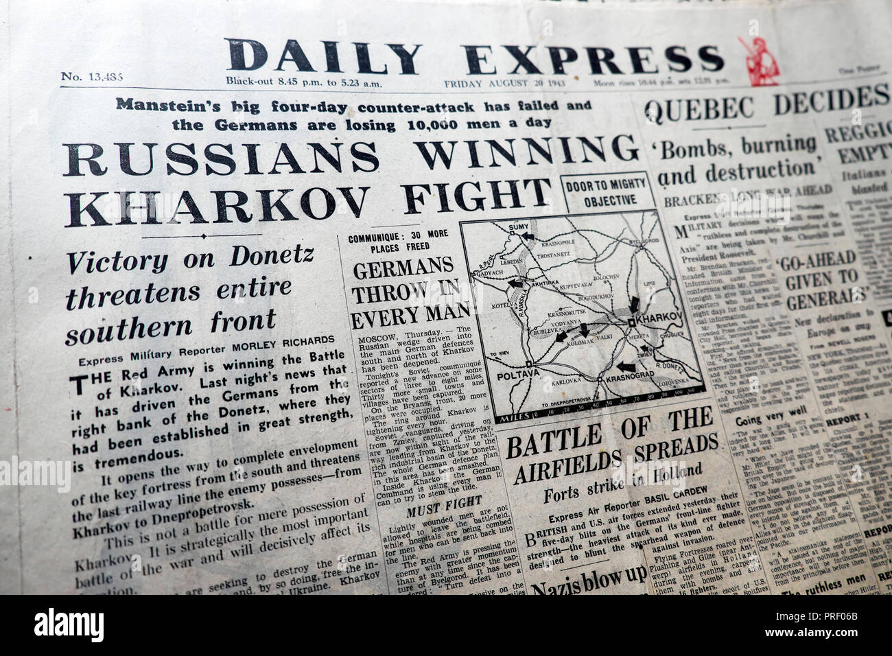 "Russi vincendo Kharkov lotta' prima pagina dei giornali del Daily Express newspaper Agosto 20 1943 Londra UK archivio storico Foto Stock